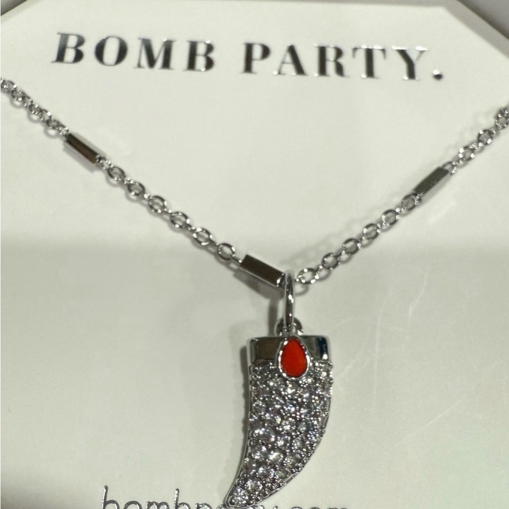 Bomb Party Queen of the Desert necklace. - Rare